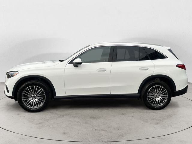 Used 2026  Mercedes-Benz GLC 300 image 2