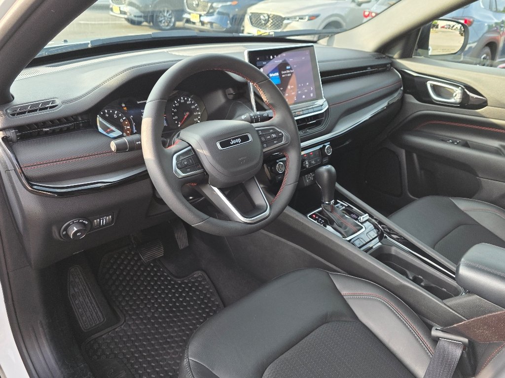 Used 2025 Bright White Clear Coat Jeep Trailhawk image 30
