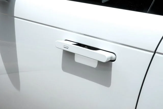Used 2024 White Land Rover SE image 50