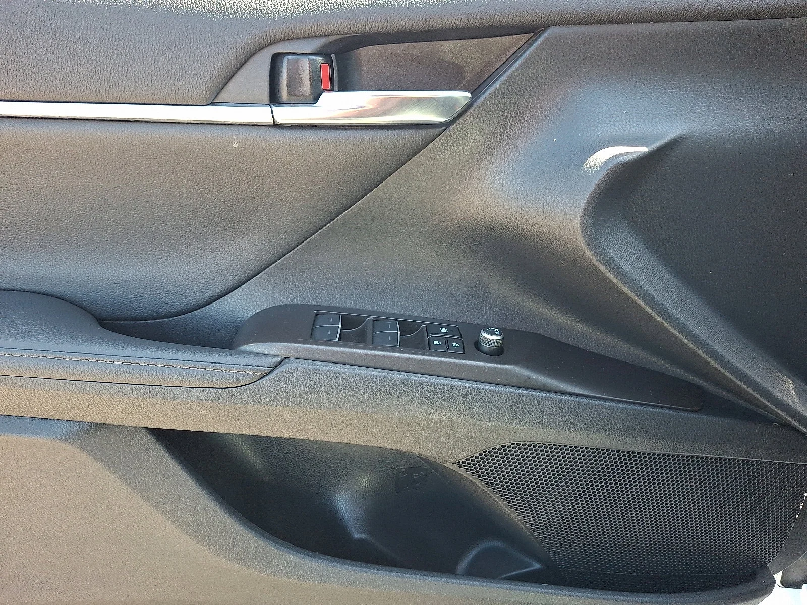Used 2024 Wind Chill Pearl - 089 Toyota XLE image 13