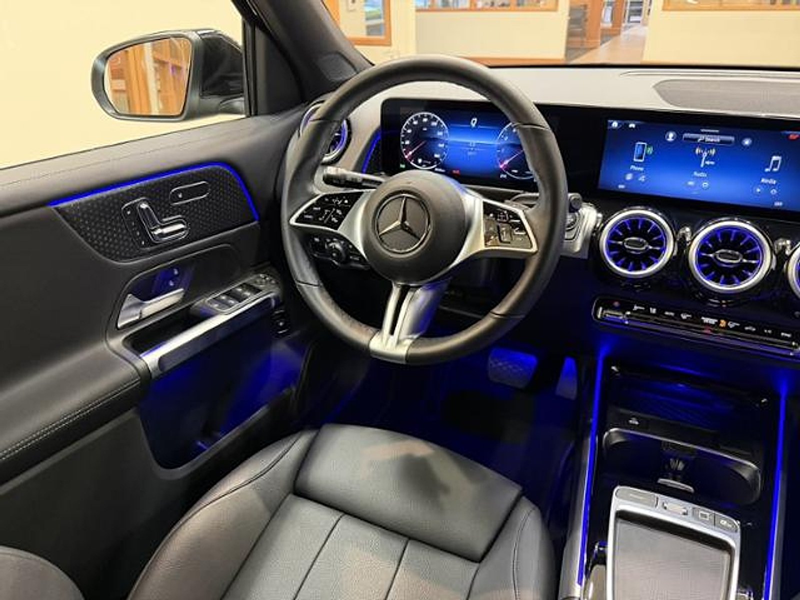 Certified Used 2025 Cirrus Silver Metallic Mercedes-Benz 4MATIC® image 9