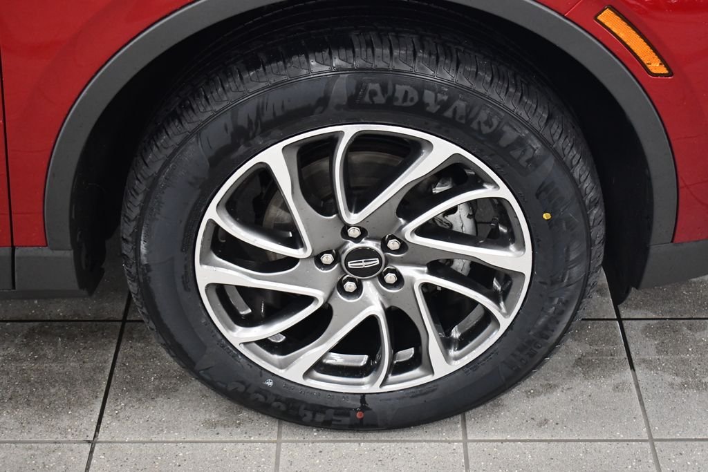Used 2022 Red Lincoln Standard image 11