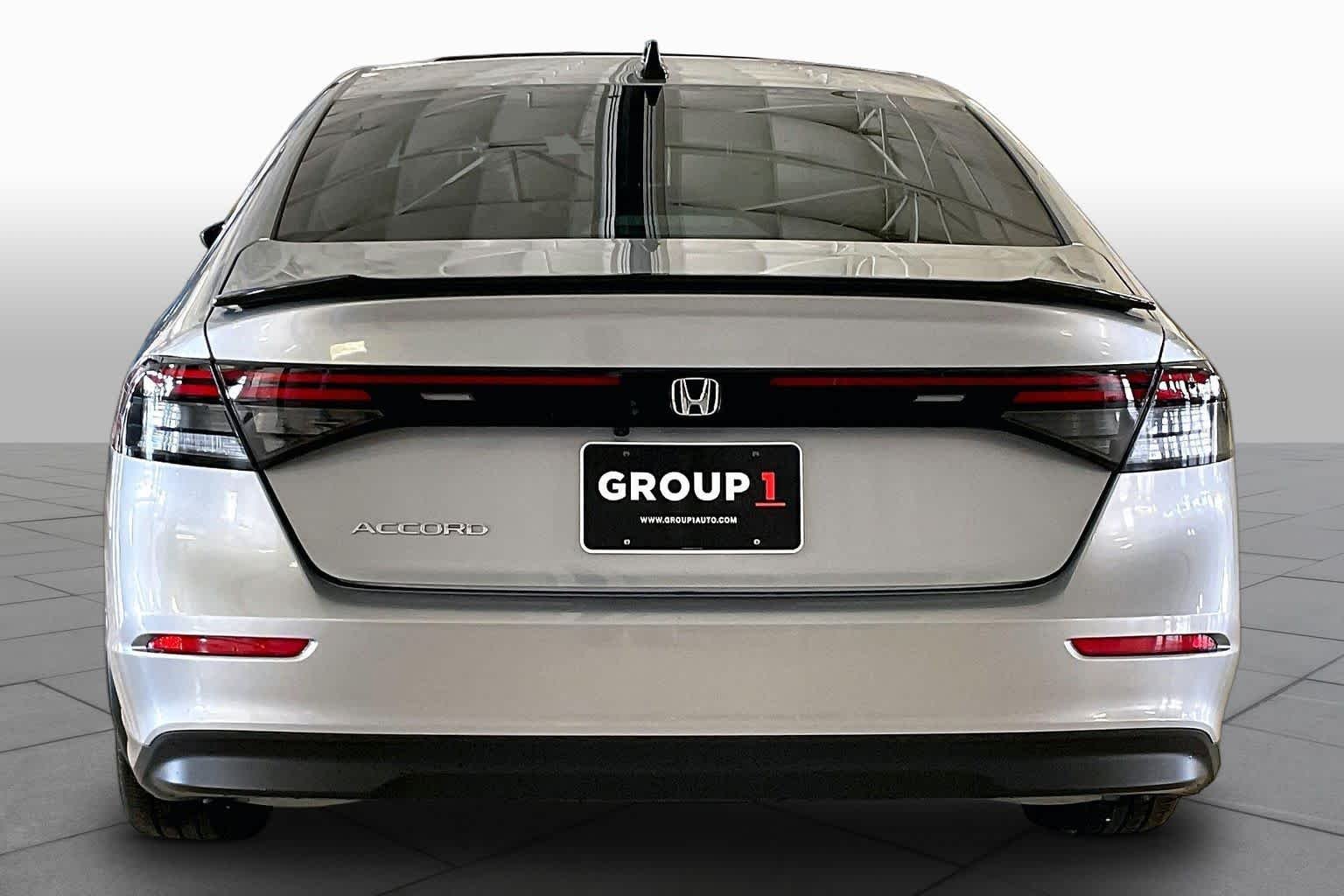 Used 2025 Solar Silver Metallic Honda SE image 4