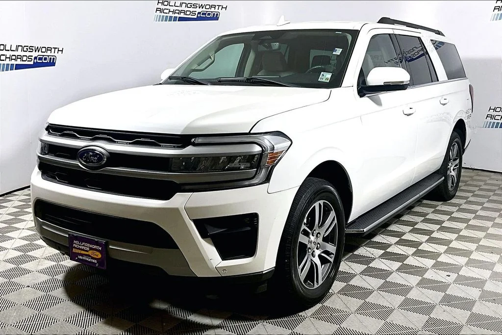 Used 2023 White Metallic Ford XLT image 1