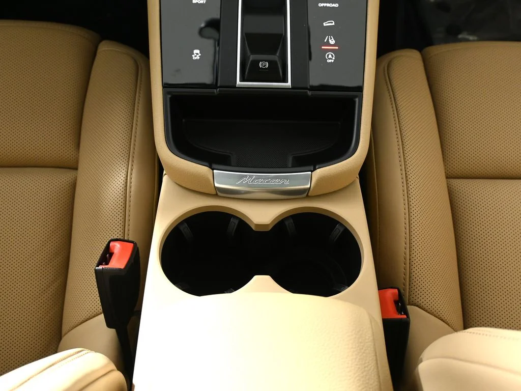 2026 Porsche Macan - Photo 27