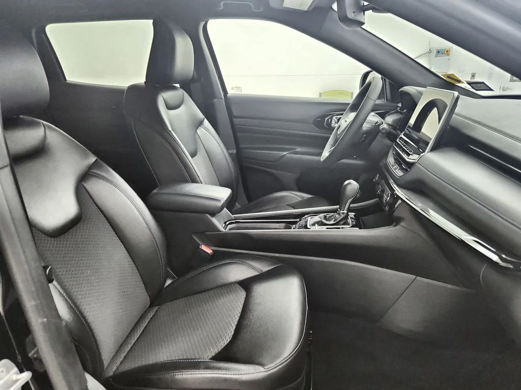 Certified Used 2025 Black Jeep Latitude image 36