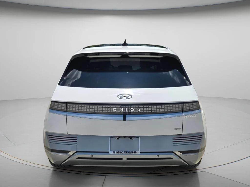 Used 2023 White Hyundai Limited image 6