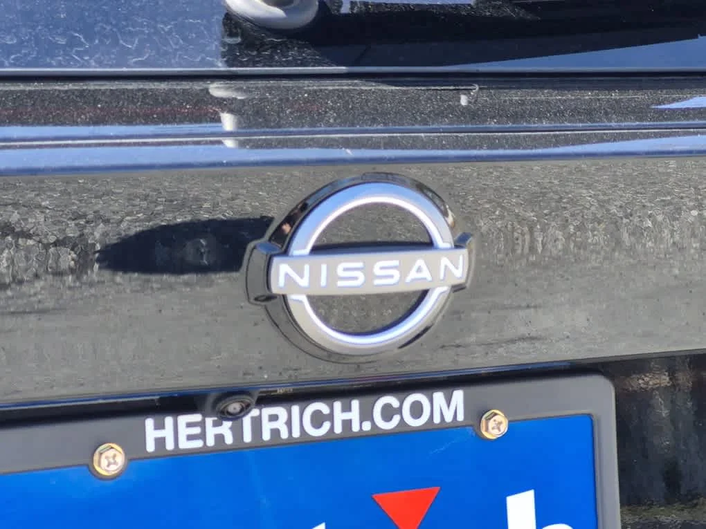 Used 2026 Super Black Nissan SR image 16