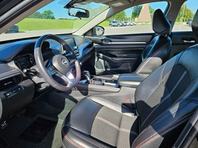 Used 2024 Black Nissan 2.5 SR image 9