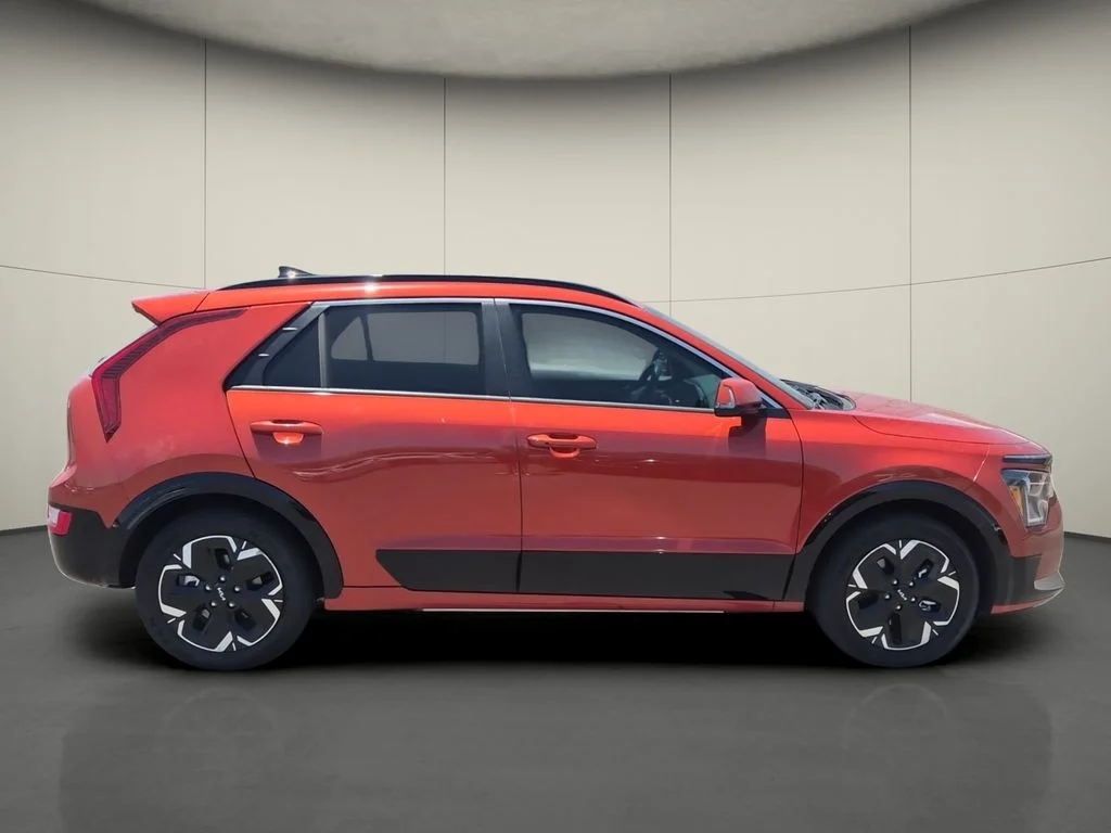 Used 2023 Fire Kia Wind image 8