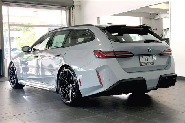 New 2026 Brooklyn Grey Metallic BMW Base image 3