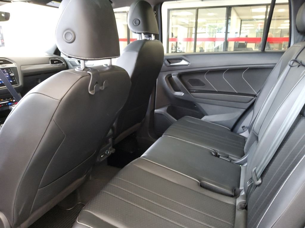 Used 2022  Volkswagen 2.0T SE R-Line Black image 19