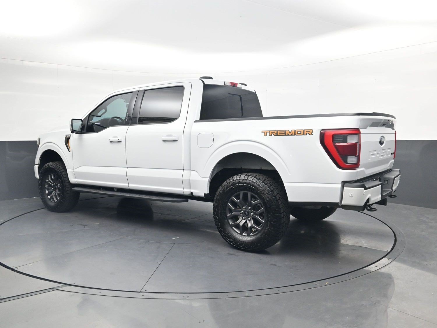 Used 2022 Oxford White Ford Tremor image 6