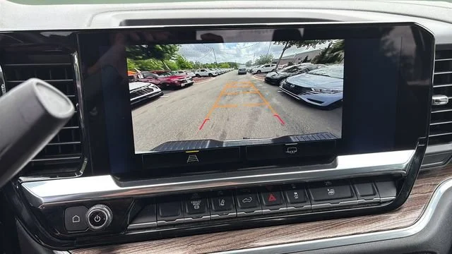Used 2025 Summit White Chevrolet LT image 26