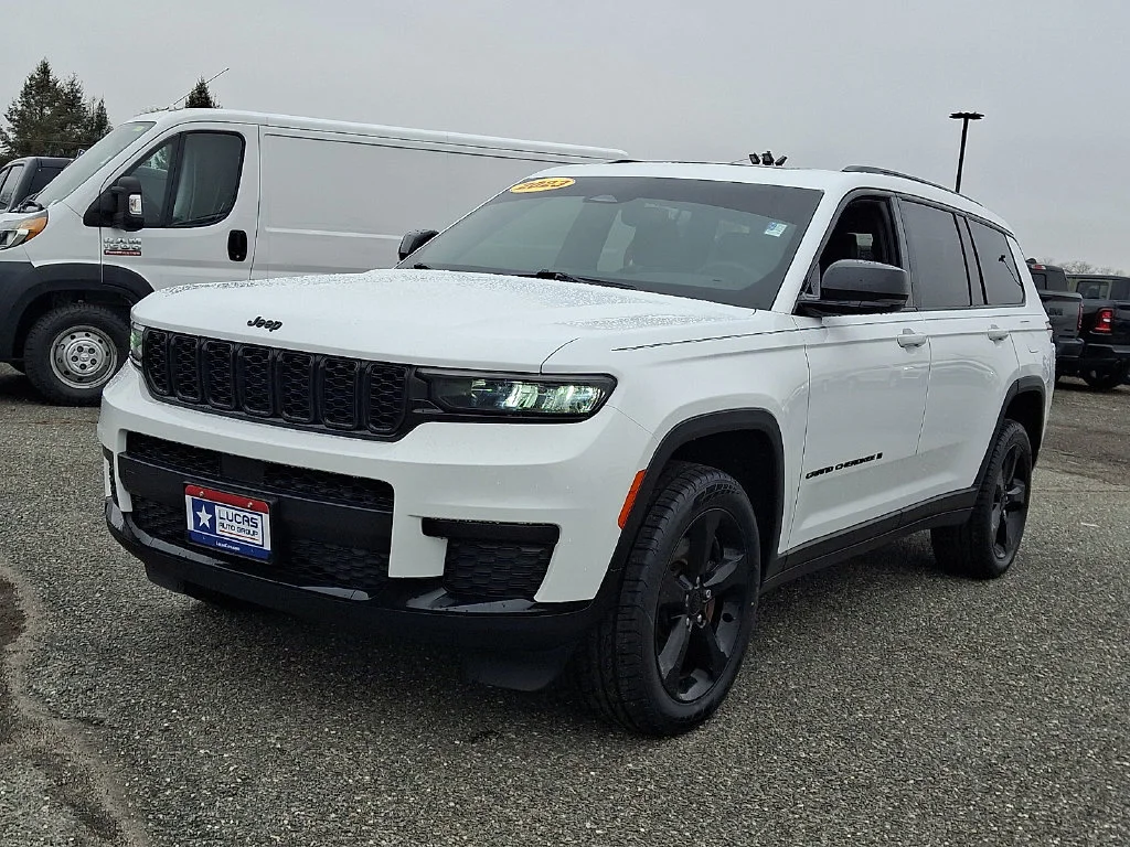 Used 2023 Bright White Clearcoat Jeep Altitude image 5