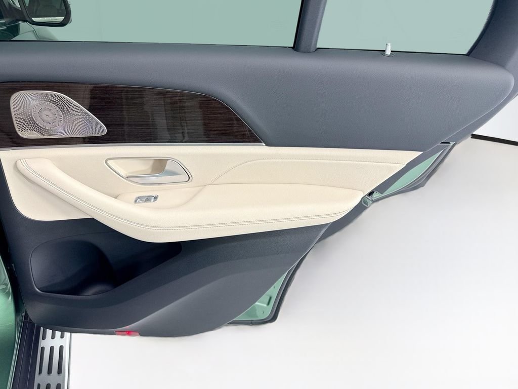New 2026 MANUFAKTUR Ireland Mid Green Metallic Mercedes-Benz GLE 350 image 26