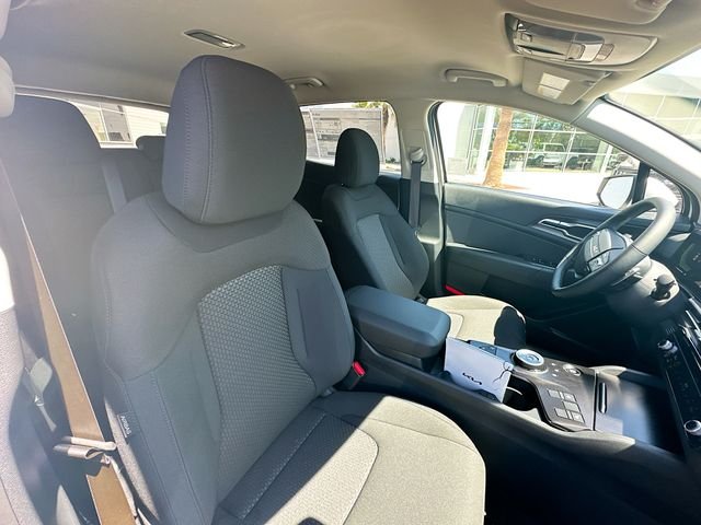 New 2026 Snow White Pearl Kia S image 27