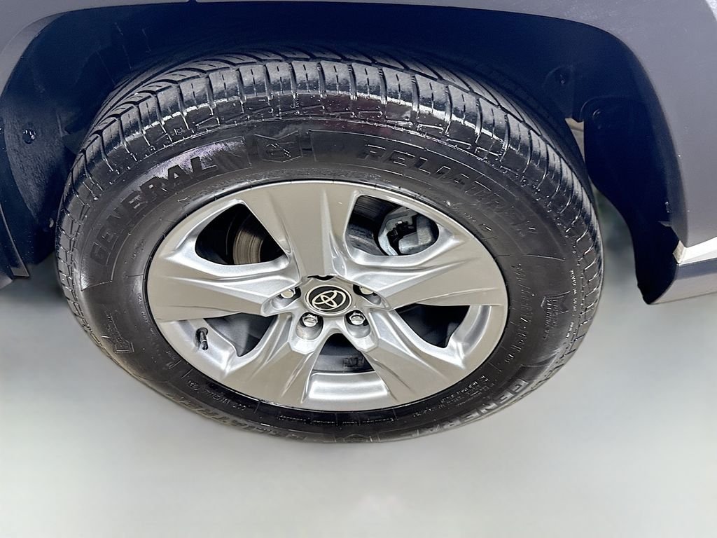 Used 2023 Ice Cap Toyota Hybrid XLE image 9