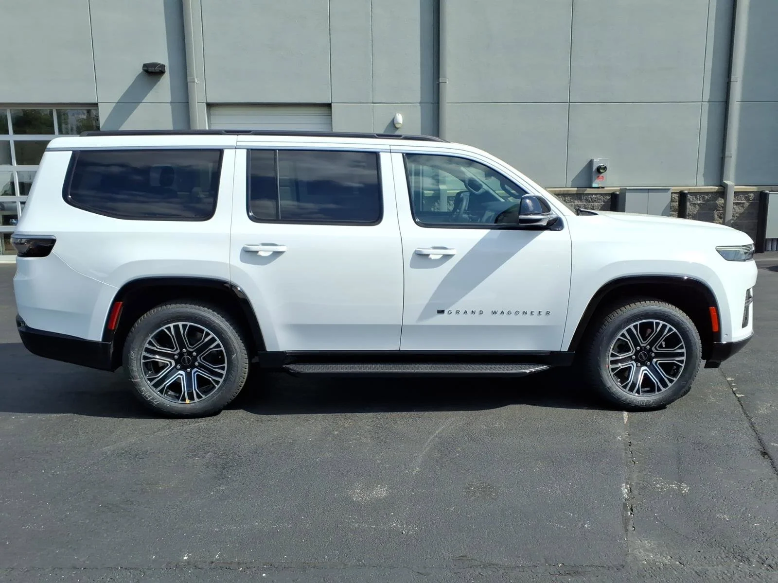 New 2026 Bright White Clear-Coat Exterior Paint Jeep  image 18