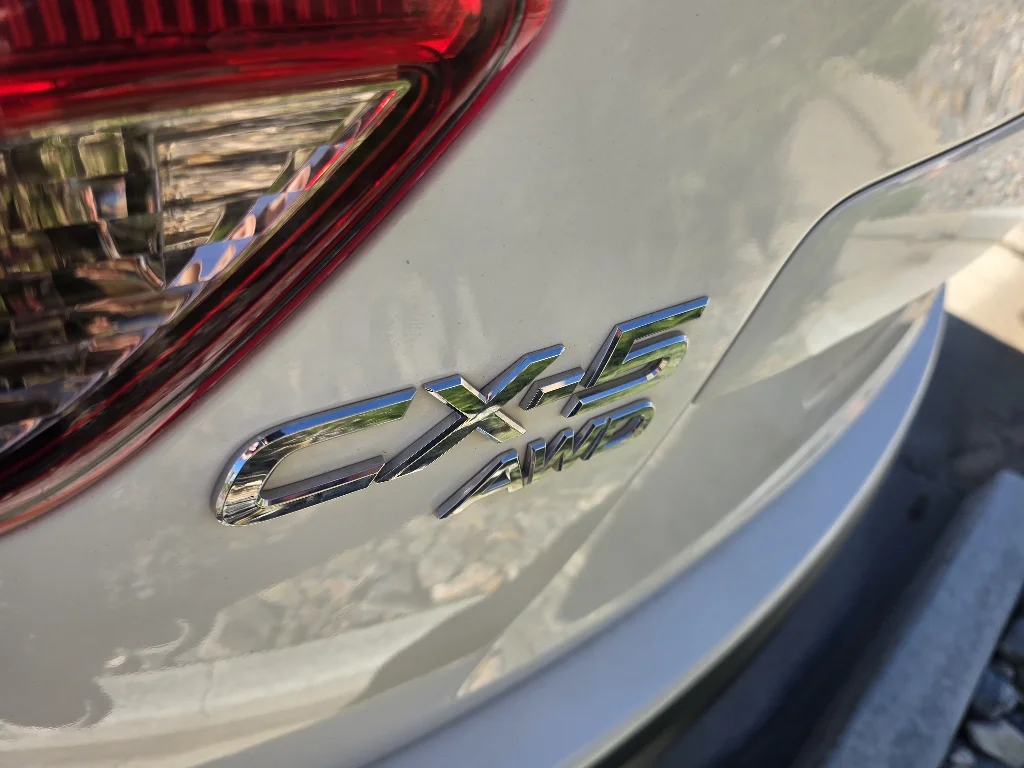 Used 2015 Crystal White Mica Mazda Grand Touring image 9
