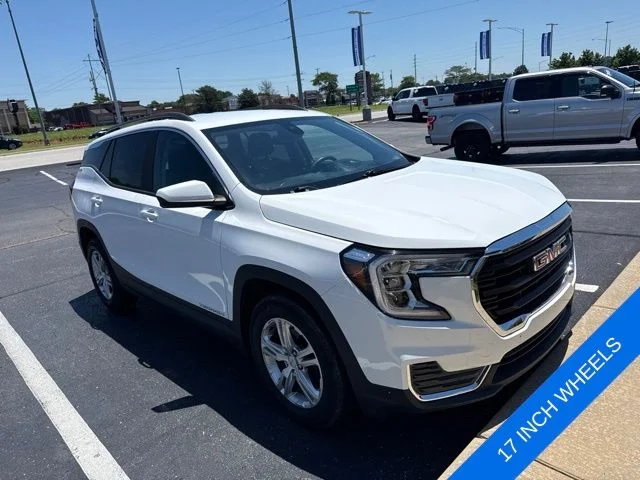 Used 2022 White GMC SLE image 3