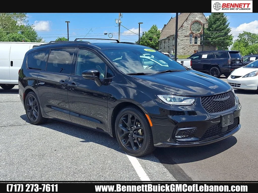 Used 2025 Black Chrysler Limited image 1