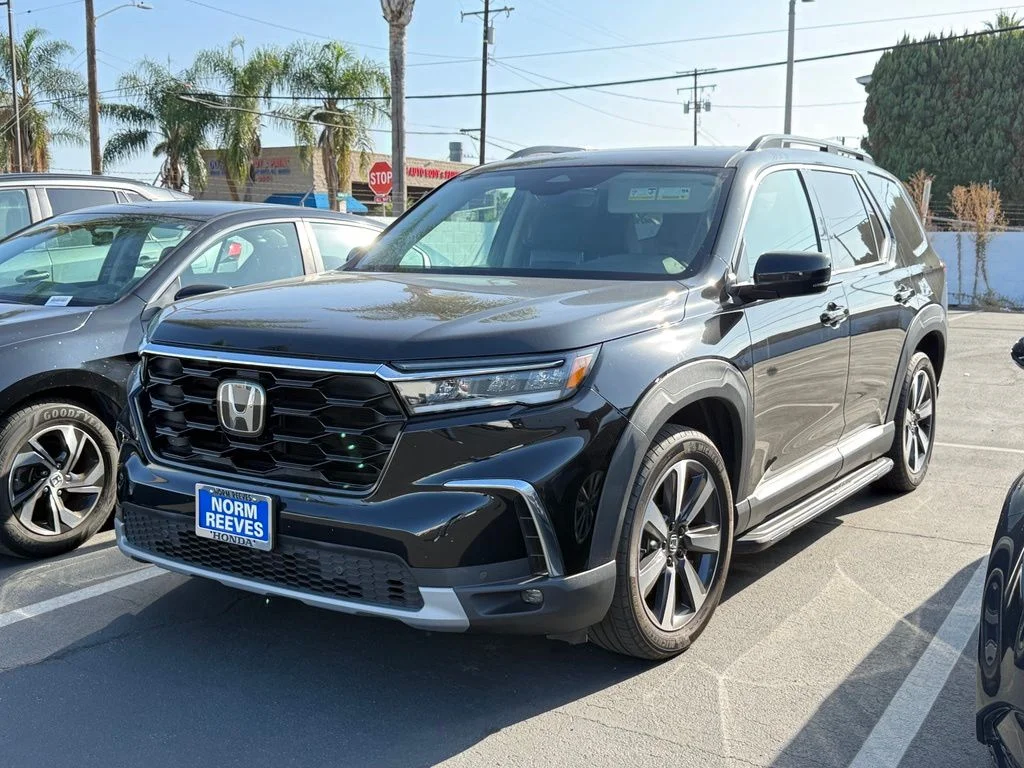 Used 2024  Honda Touring image 3