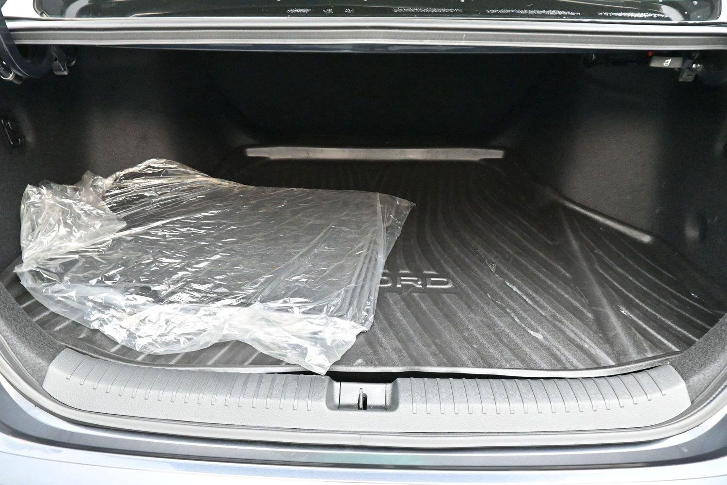 Used 2024 Meteorite Gray Metallic Honda LX image 8
