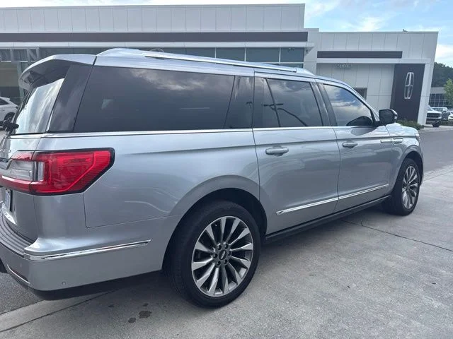 Used 2020 Silver Lincoln Reserve image 3