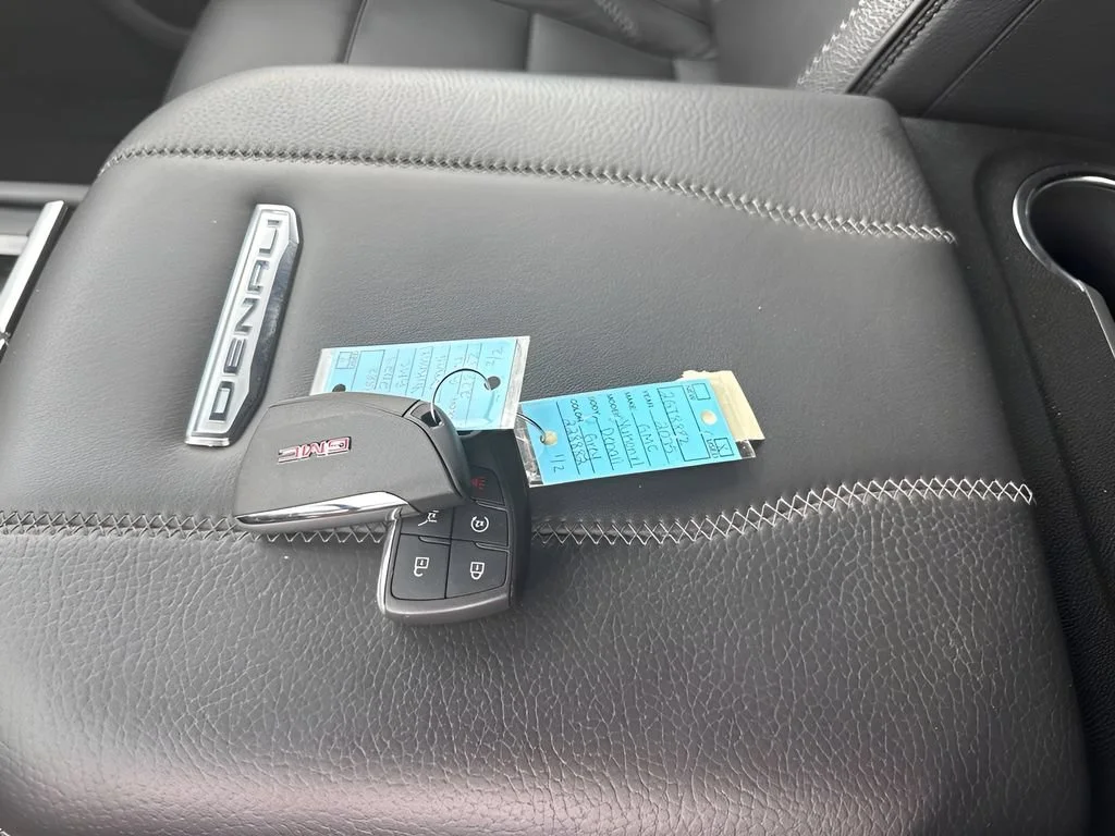 Used 2025 Sterling Metallic GMC Denali image 37