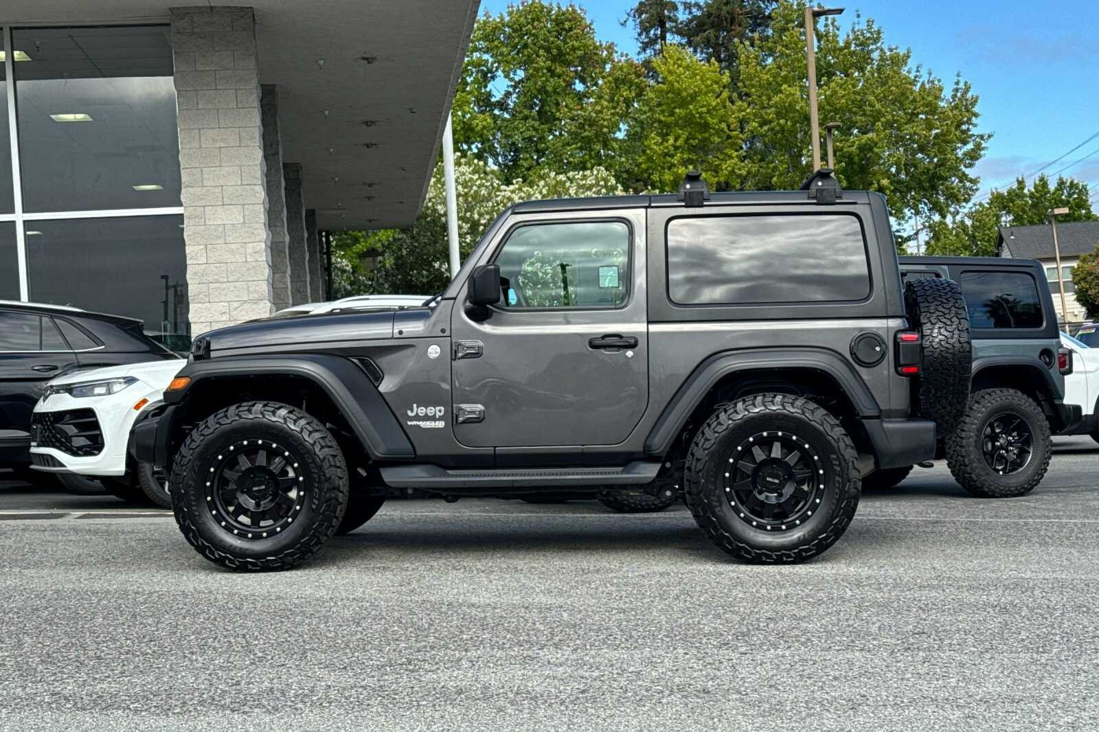Used 2019 Gray Jeep Sport S image 7