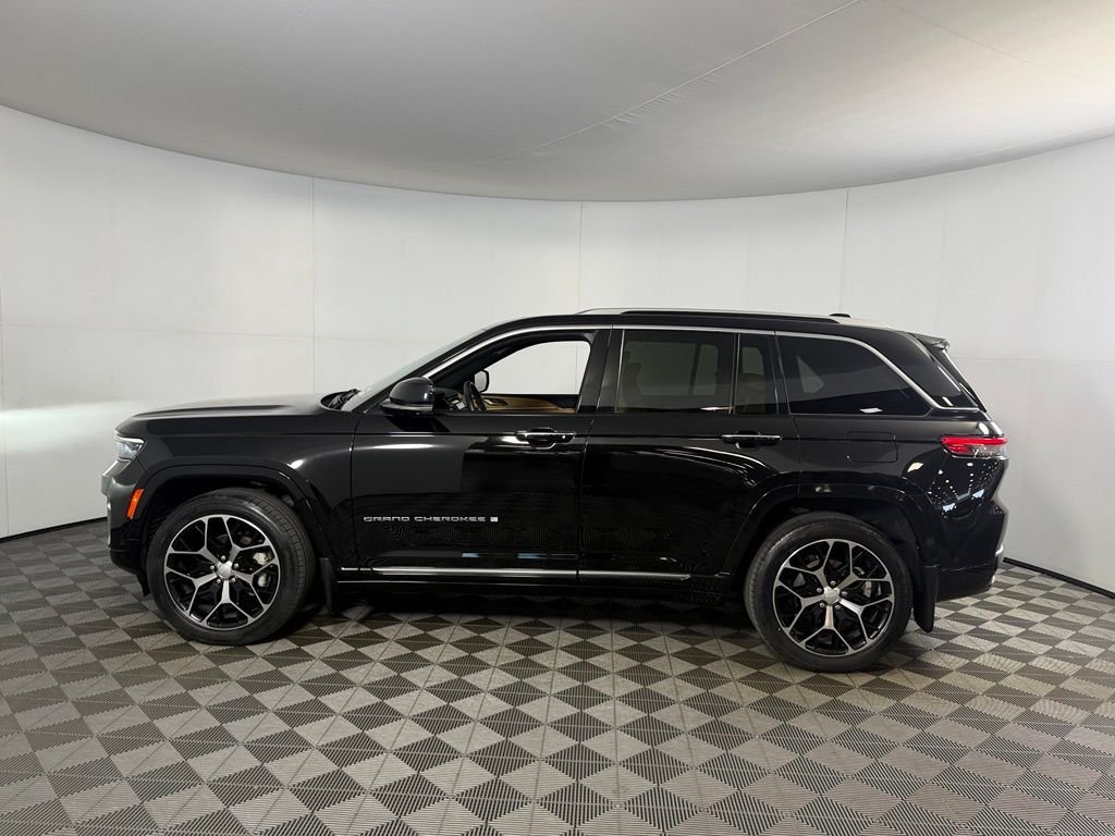 Used 2022 Black Jeep Summit Reserve image 10