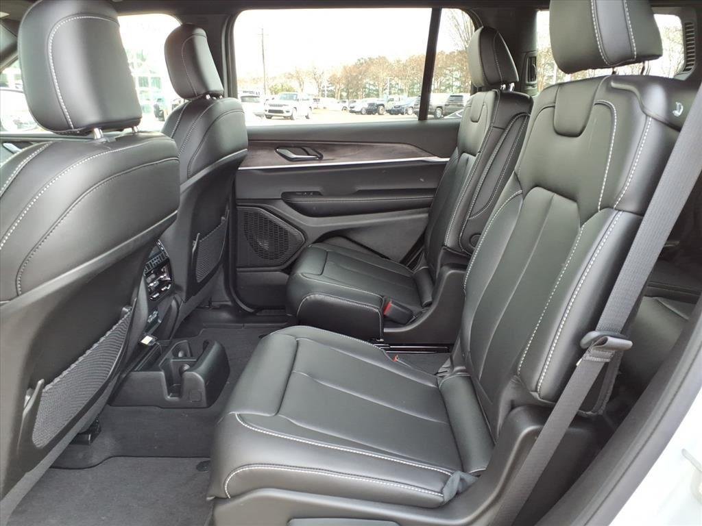 New 2025 Silver Zynith Exterior Paint Jeep Limited image 24