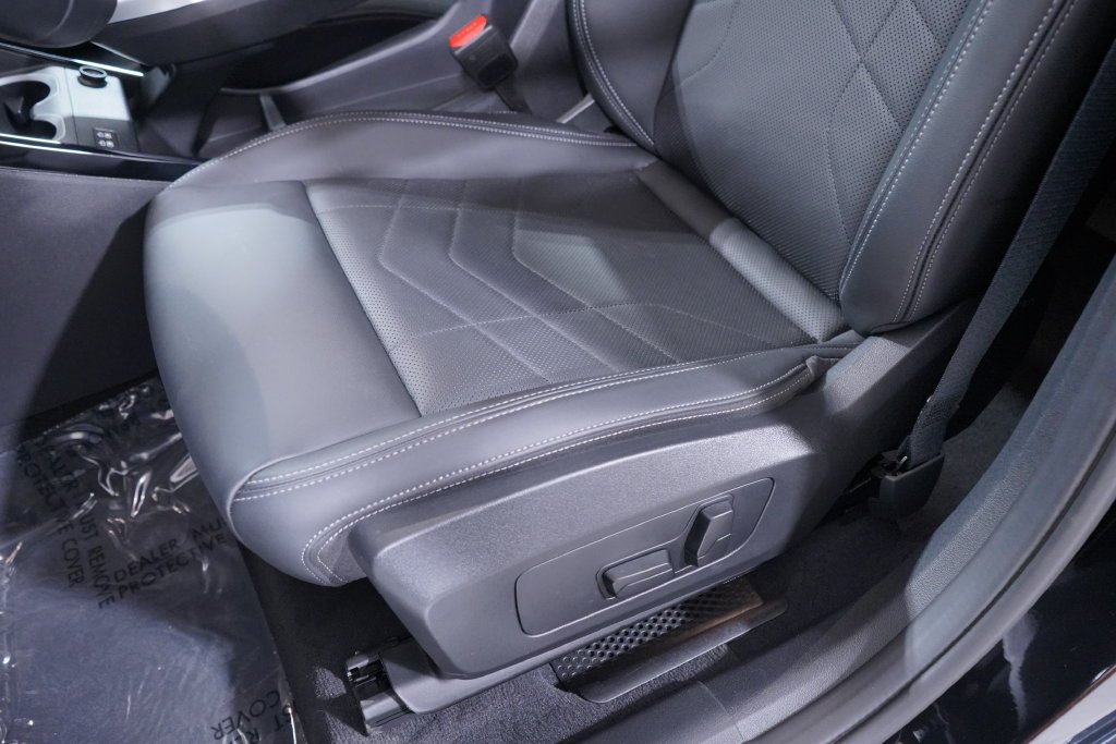 Used 2026 Jet Black BMW xDrive28i image 8