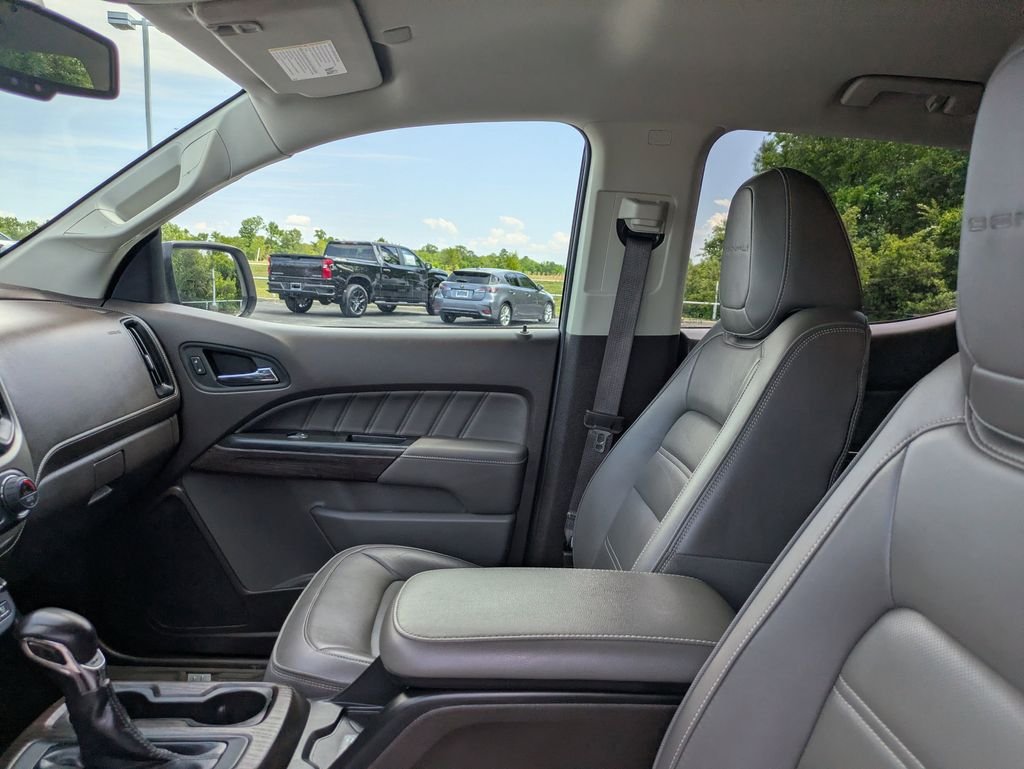 Used 2022 White GMC Denali image 21