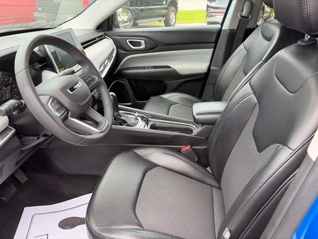 Used 2022 Blue Jeep Latitude image 14
