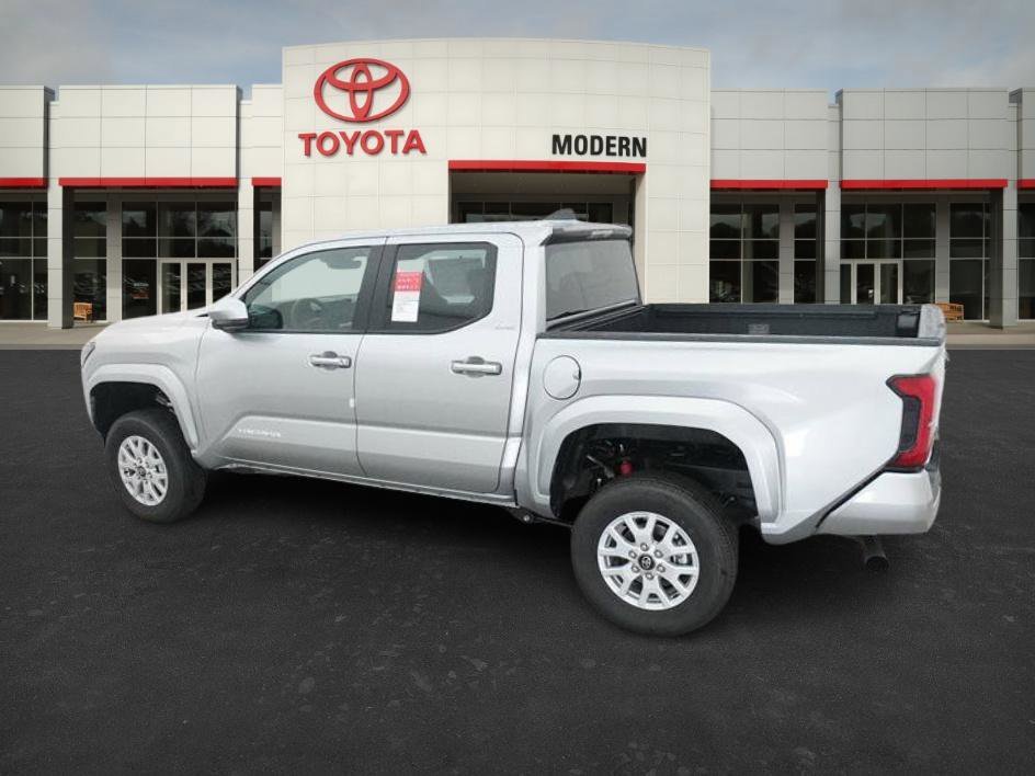 2025 Toyota Tacoma SR5 - Photo 11