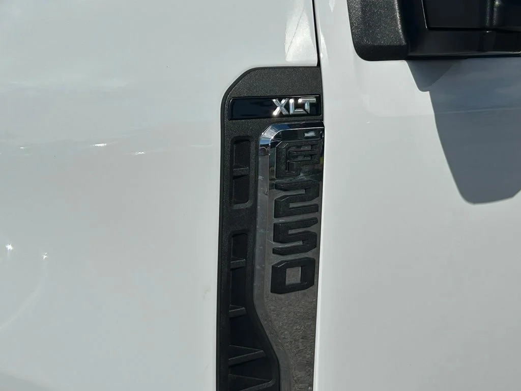 Used 2026 Oxford White Ford XLT image 18