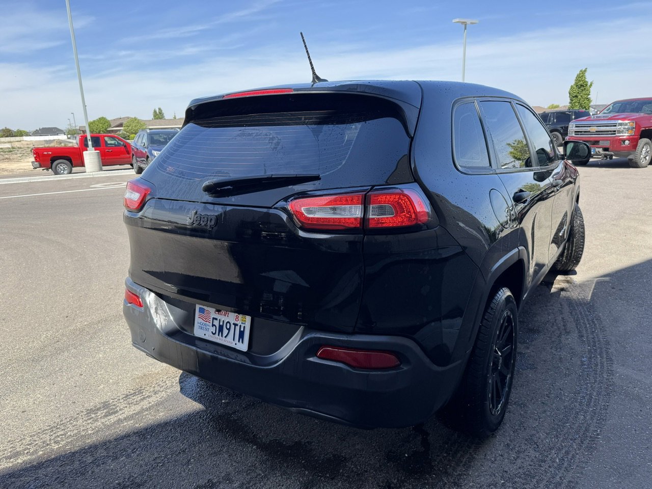Used 2017 Diamond Black Crystal Pearlcoat Jeep Sport image 7