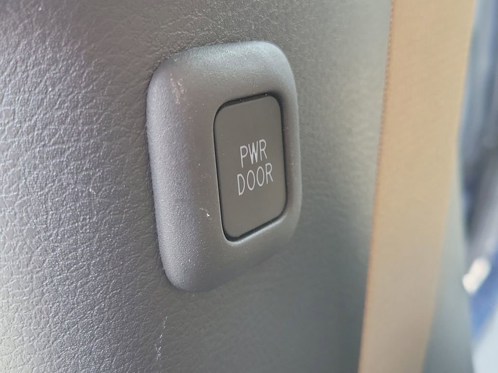 Used 2023  Toyota XLE image 16