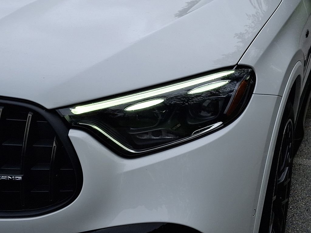 New 2026 MANUFAKTUR Moonlight White Metallic Mercedes-Benz AMG® GLC 43 4MATIC® Coupe image 9