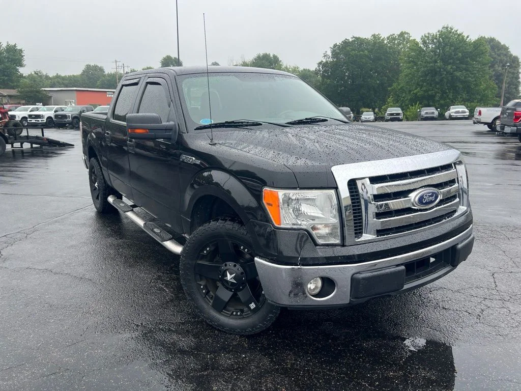 Used 2010 Black Ford XLT image 1