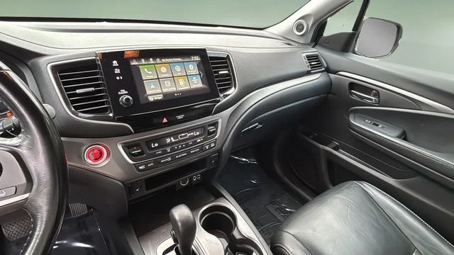 Used 2020 Black Honda EX-L image 25