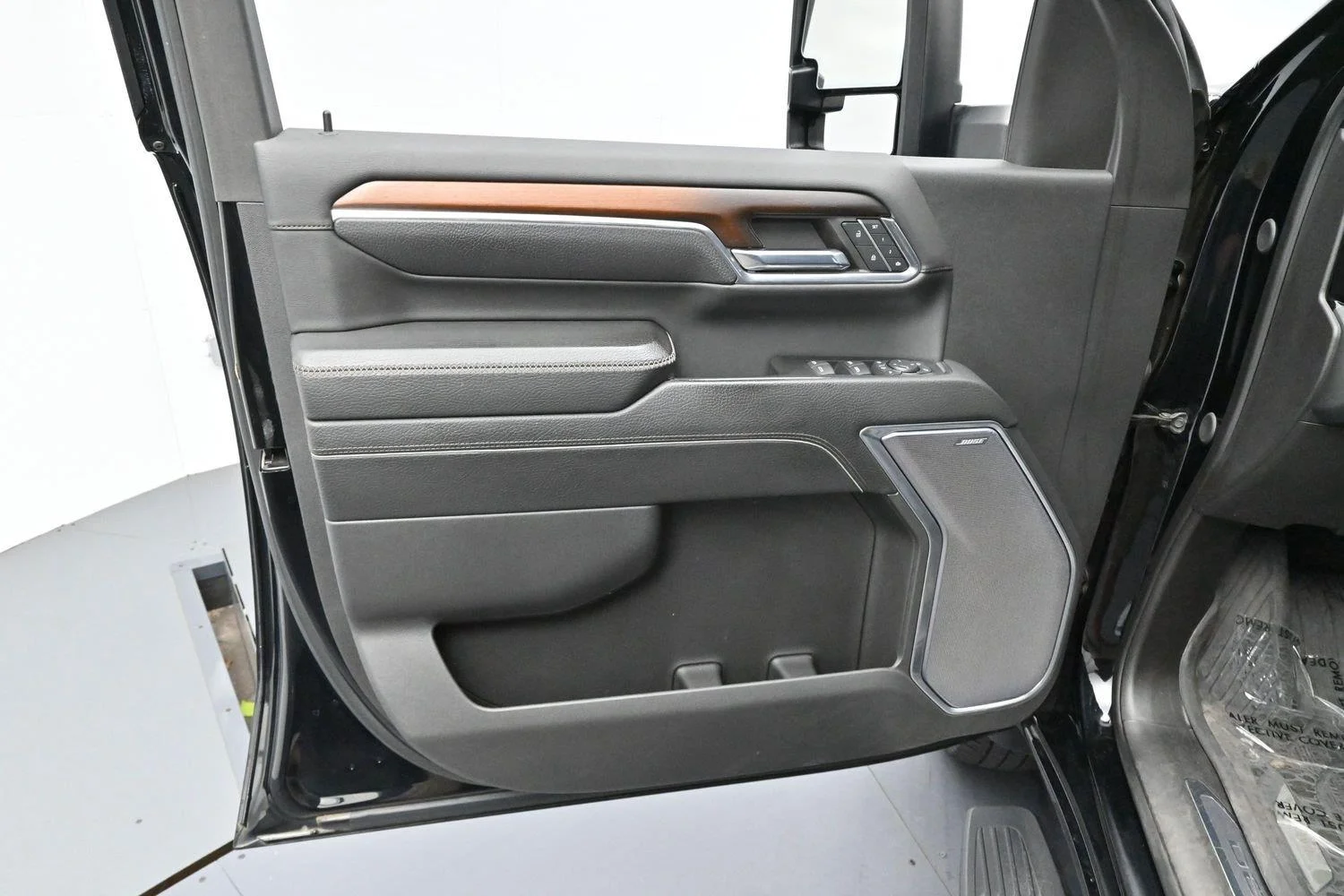 Used 2024 Onyx Black GMC Denali image 9