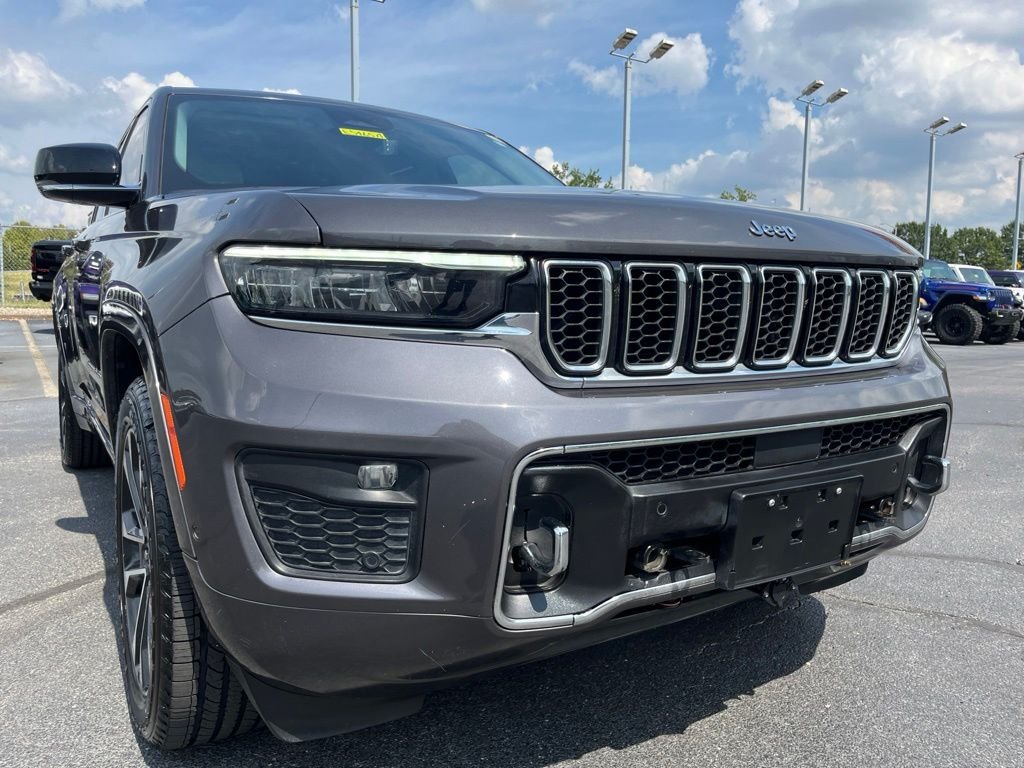 Used 2022 Gray Metallic Jeep Overland image 51