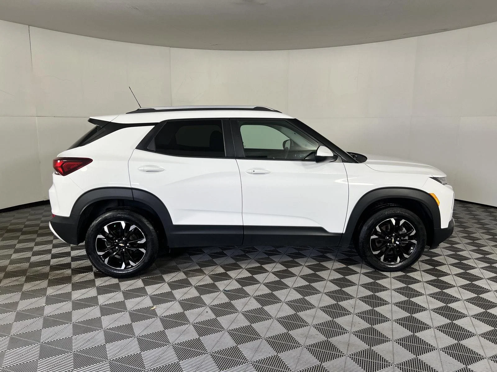 Used 2023 Summit White Chevrolet LT image 11