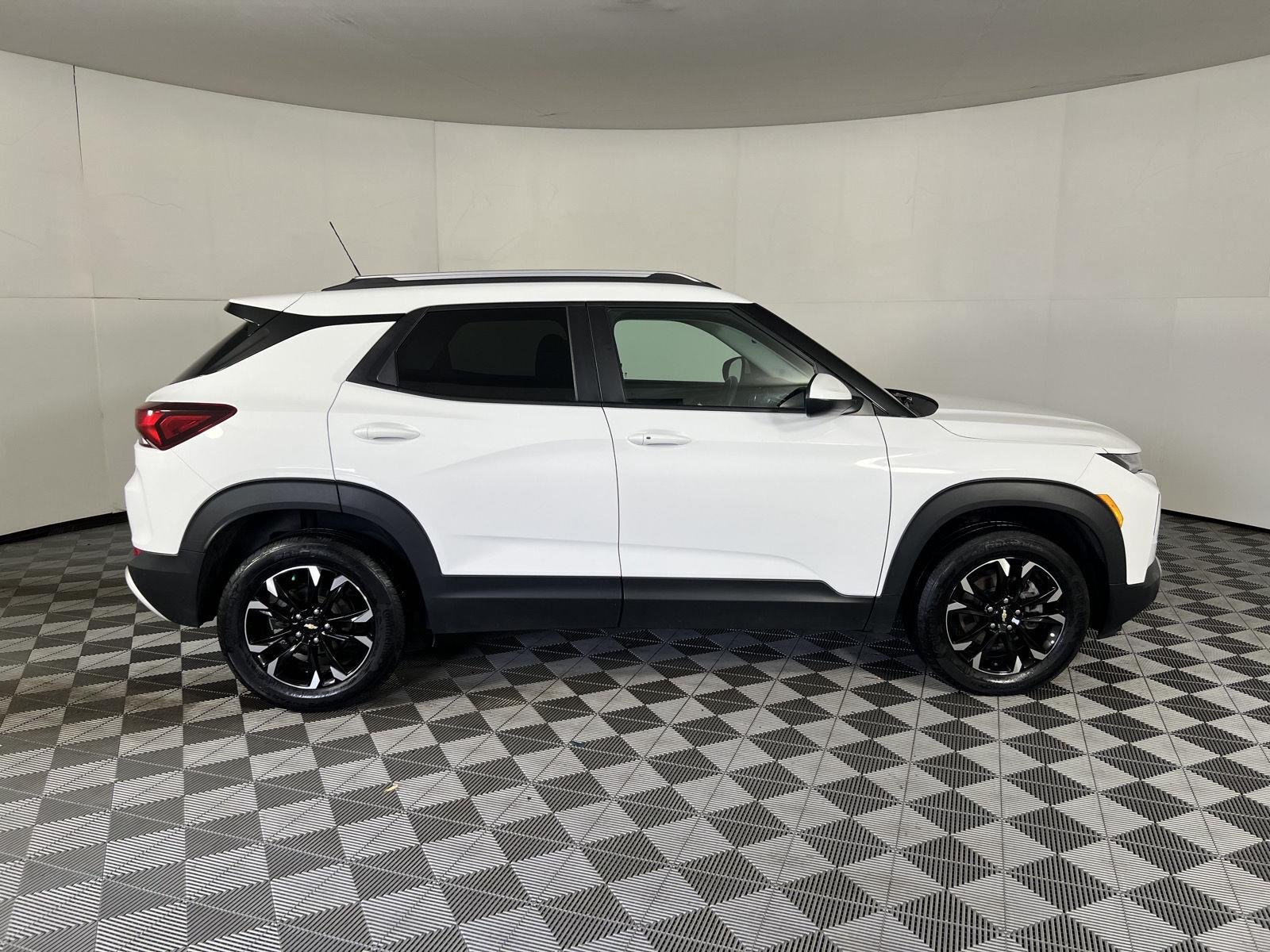 Used 2023 Summit White Chevrolet LT image 11