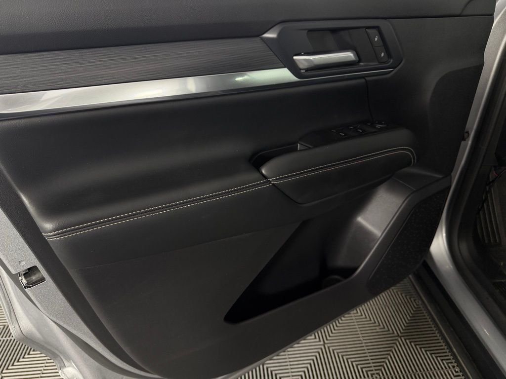 Used 2025 Sterling Metallic GMC Elevation image 25