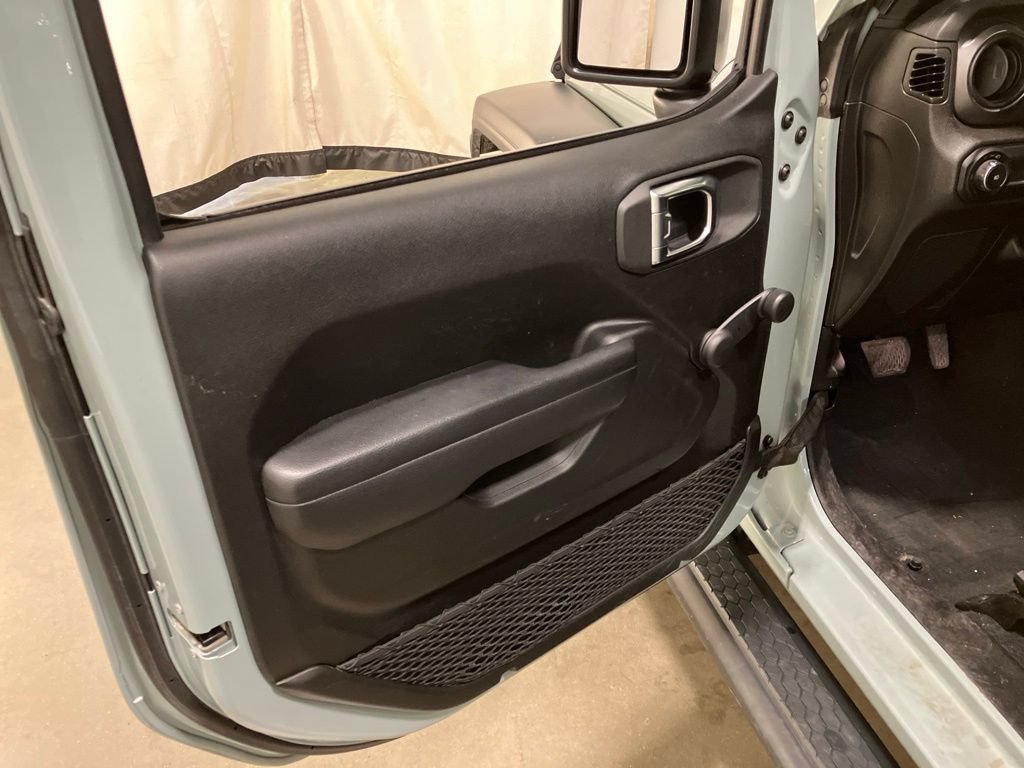 Used 2023 Earl Clearcoat Jeep Sport image 8