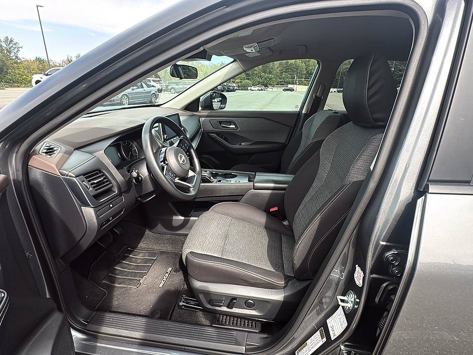 Used 2023 Gun Metallic Nissan SV image 32